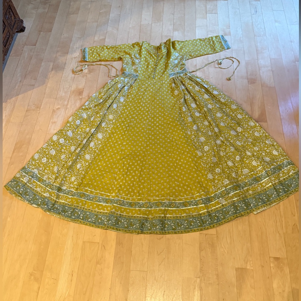 Vintage 100% cotton Indian Yellow Green embroidered Floral Maxi full skirt Dress